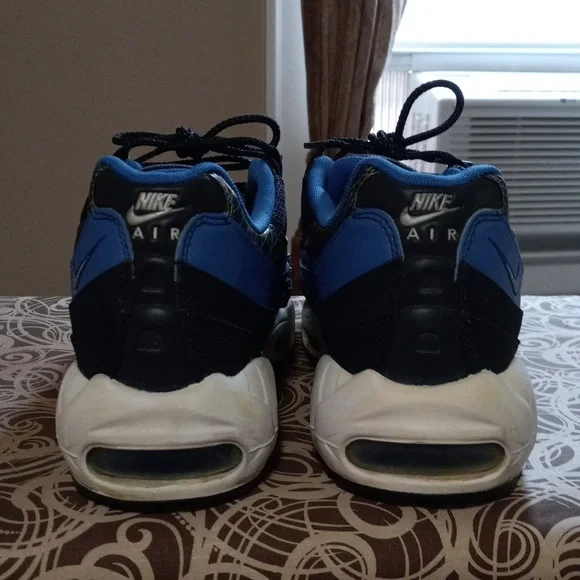 I'm selling my airmax 95 good condition used - Picture 8 of 11